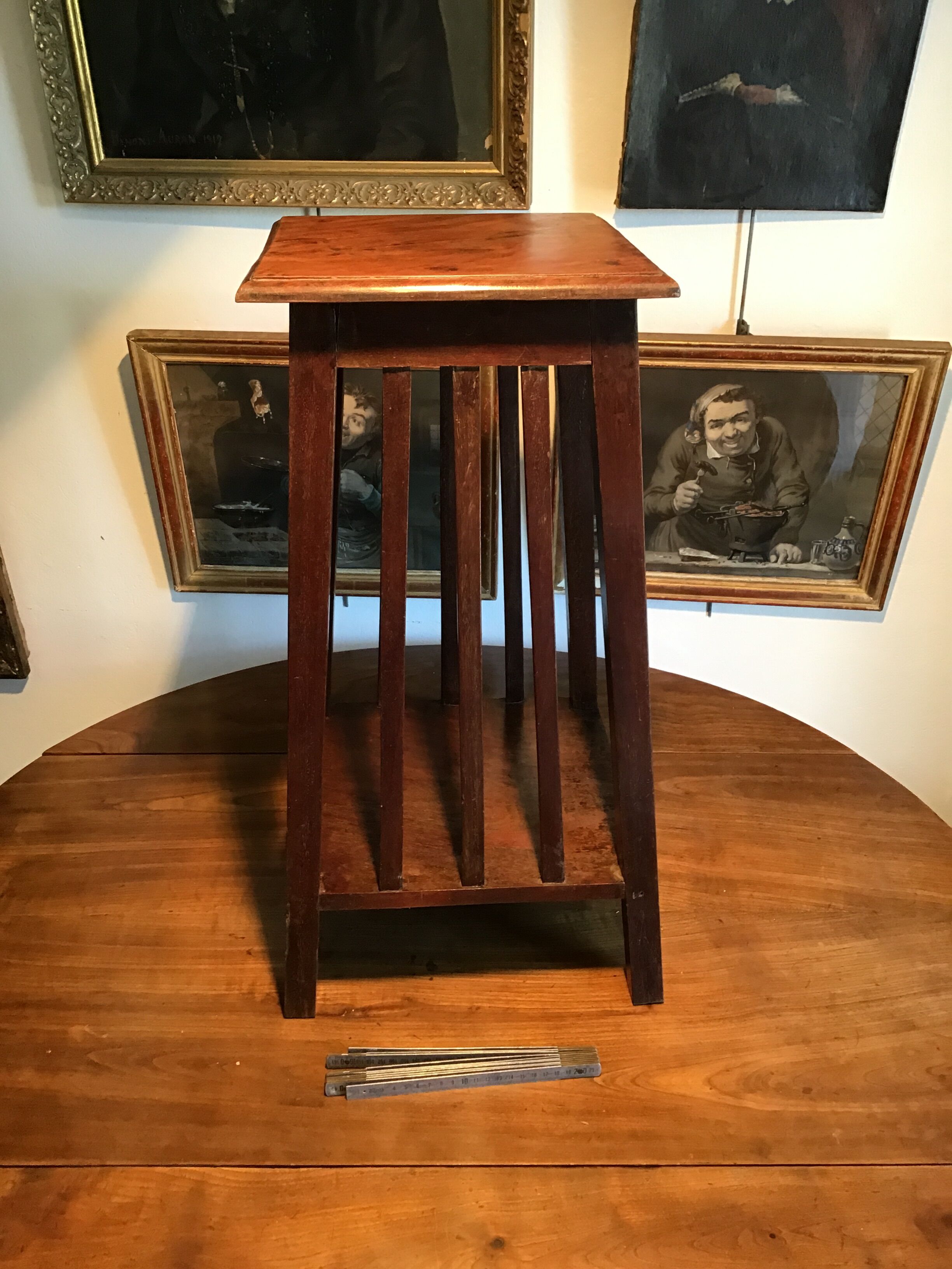 Sellette style art and crafts