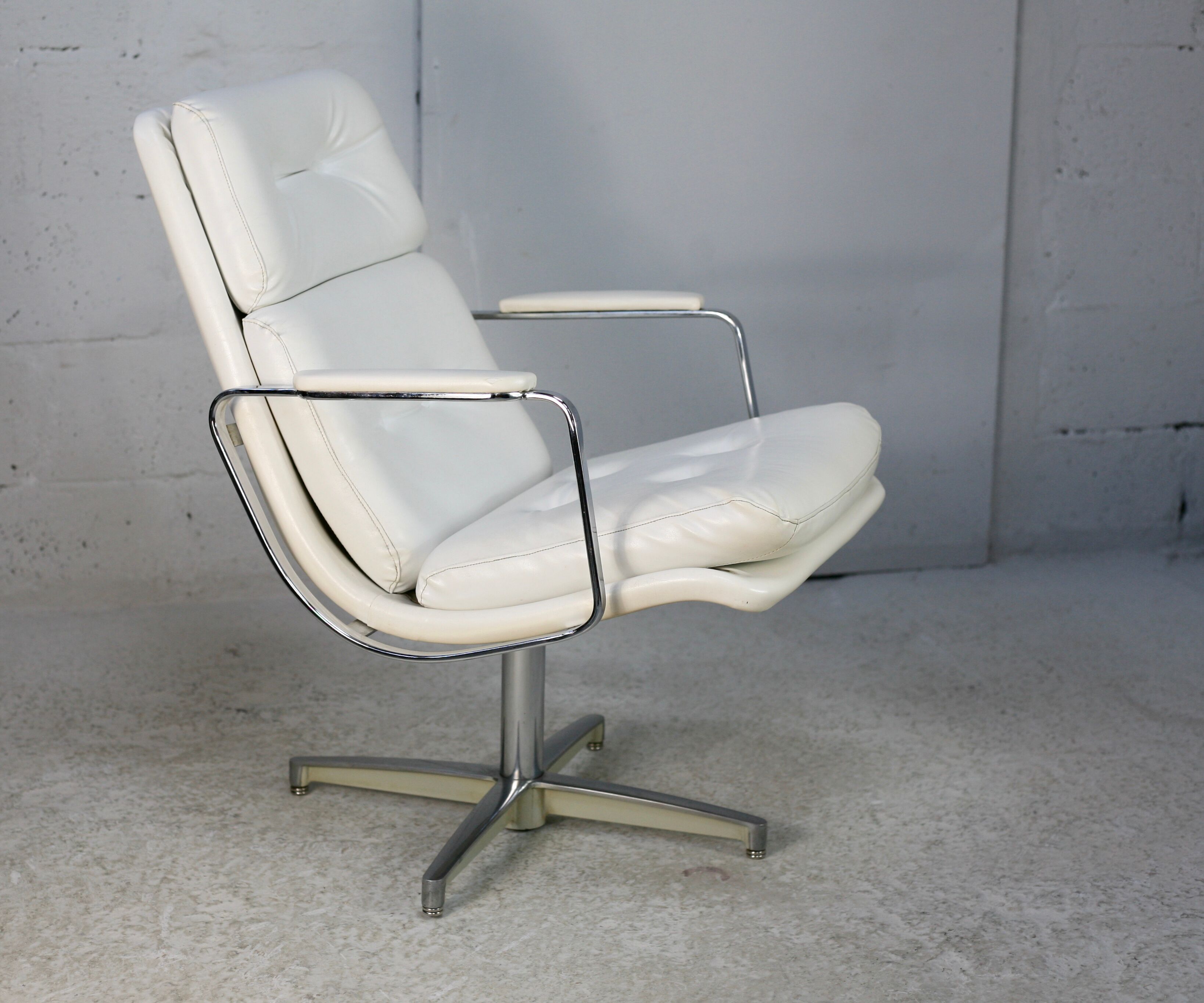 Armchair "Space Age"". Steel and imitation leather. Swivel. France, 70s