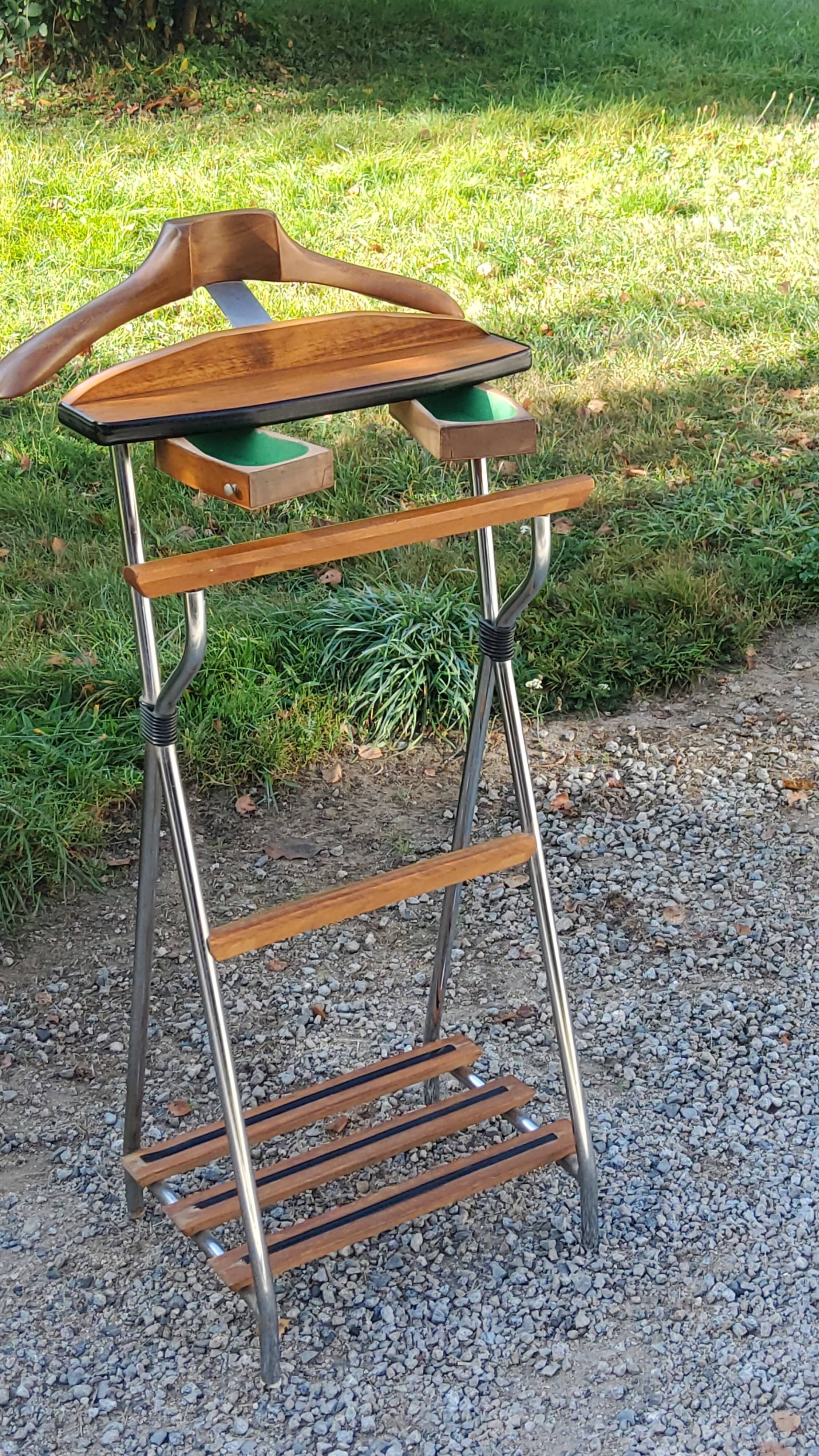 Vintage valet in wood, chrome metal and vinyl from the 60s