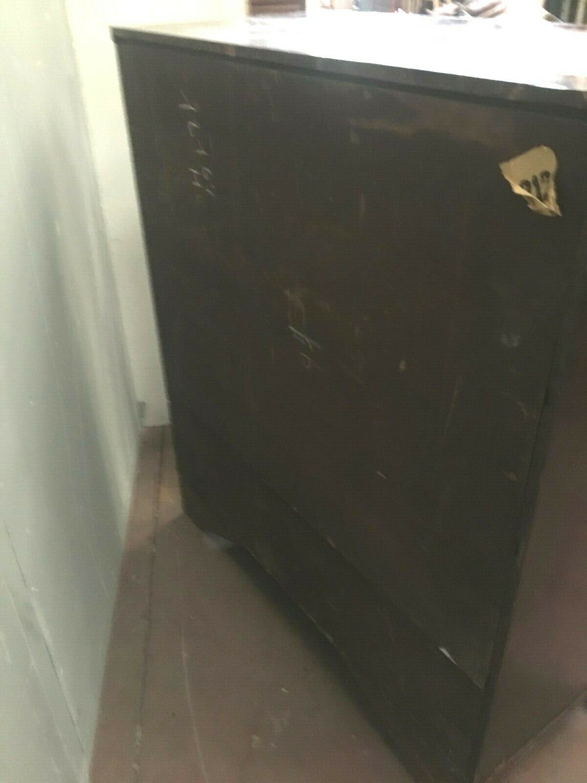 Victorian mahogany veneer chest of drawers with four rows of drawers