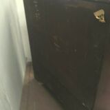 Commode victorienne en placage d'acajou a quatre rangs de tiroirs