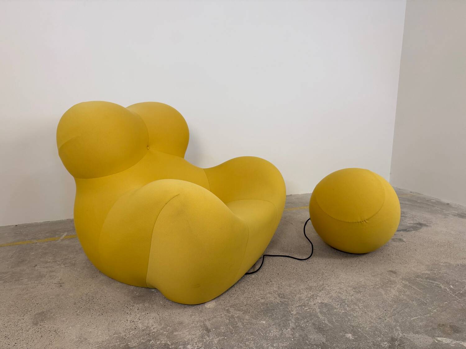UP5_6 Big Mama Armchair - B&B Italia - Gaetano Pesce - yellow + pouf -