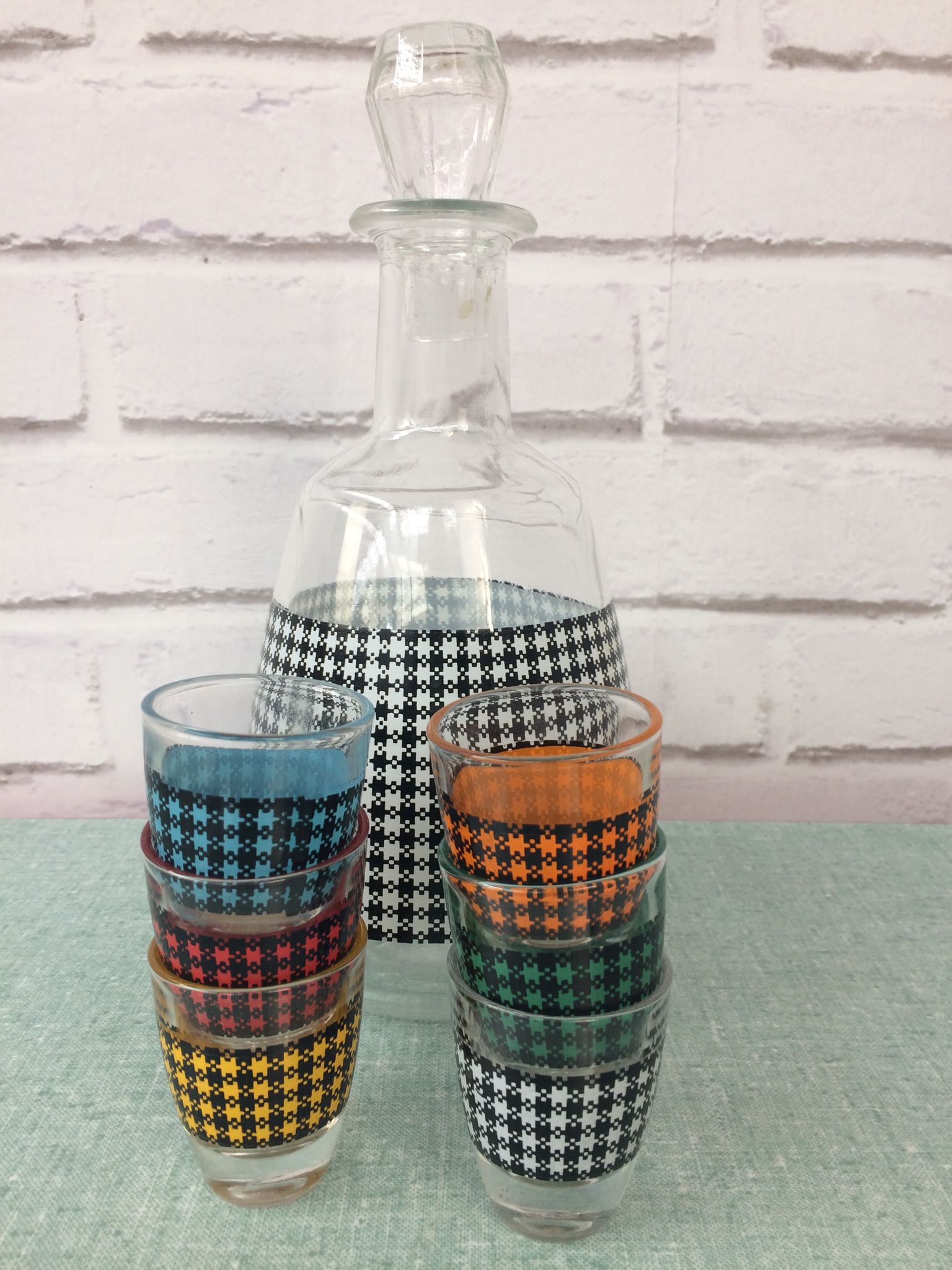 Carafe pied de poule et ses 6 verres assortis