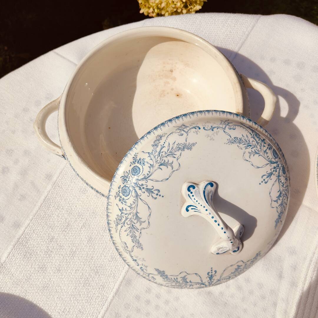 Boch Frères Ruby Vegetable Dish