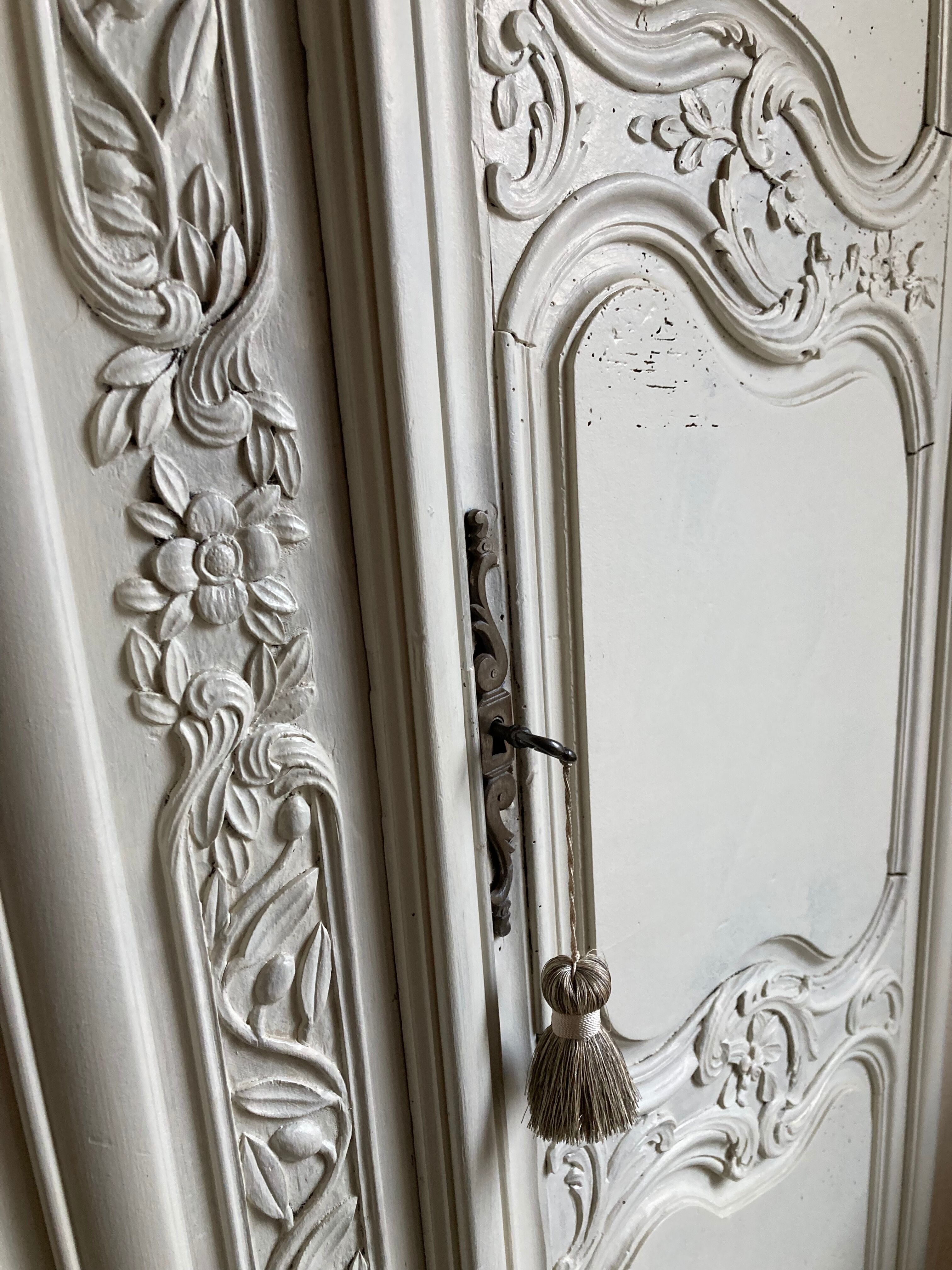 2 cabinet doors in oak period 19th century.