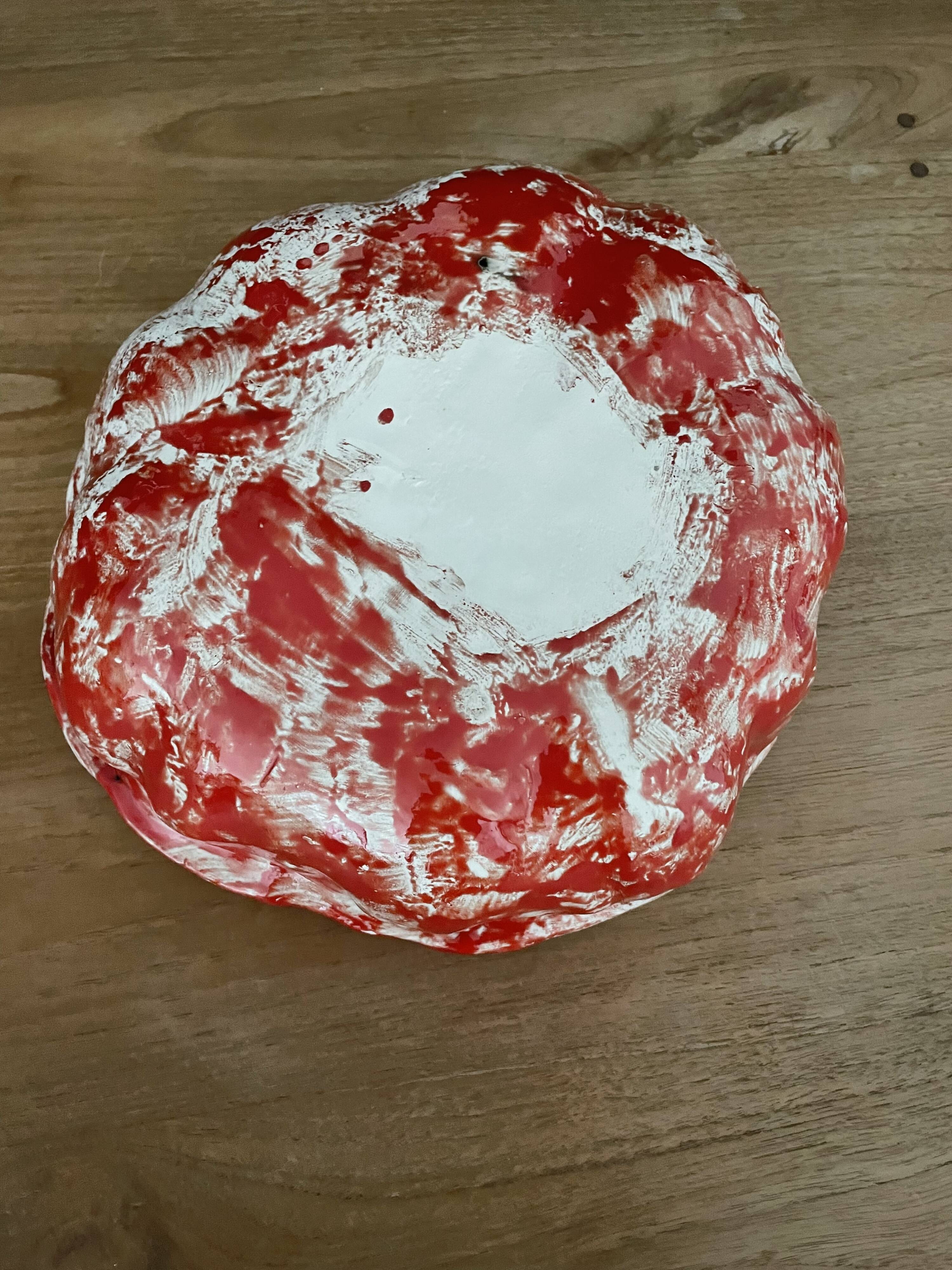 Fruit basket in red and white ceramic