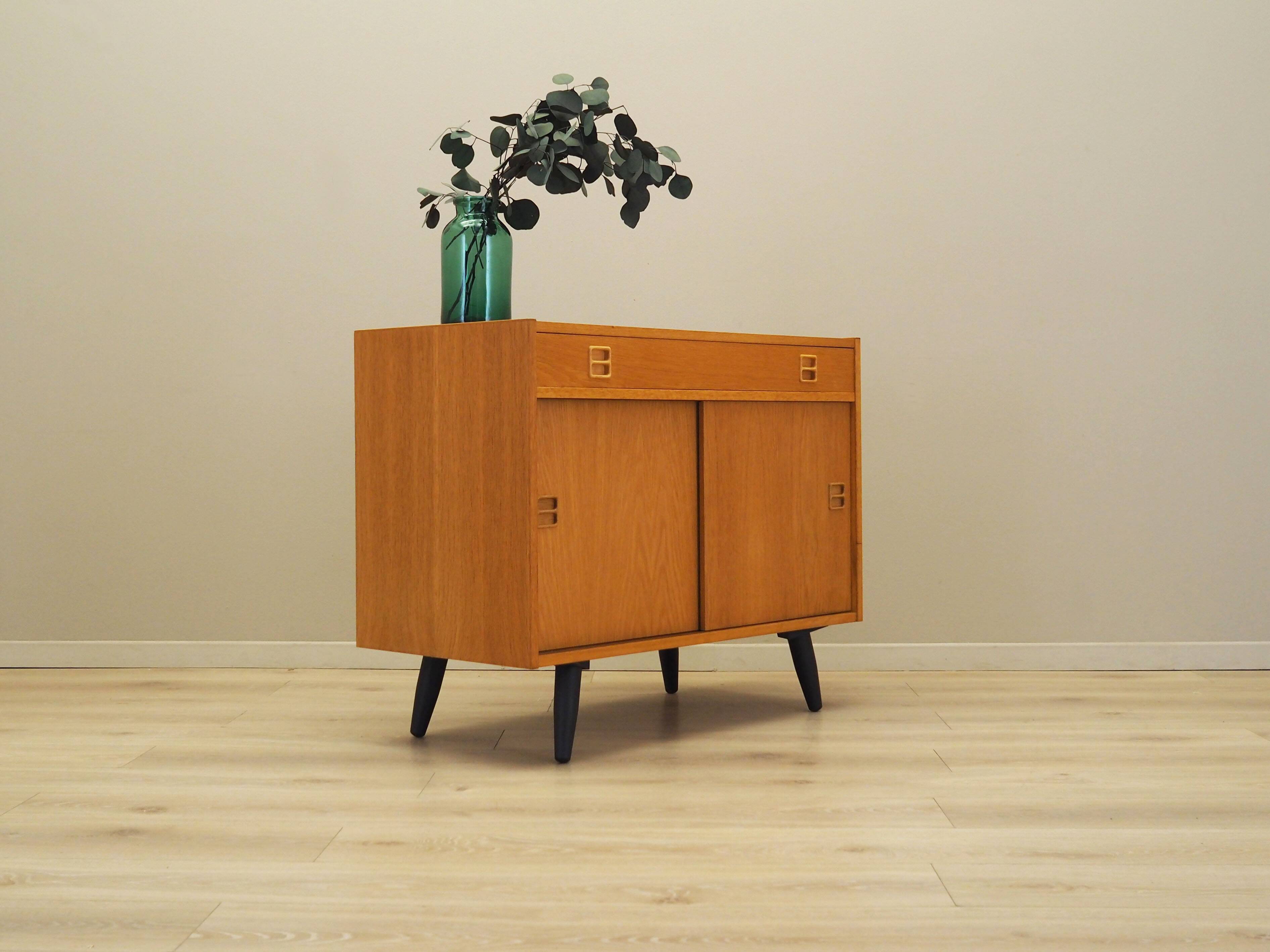 Meuble en frêne, design danois, années 1960, production : Danemark
