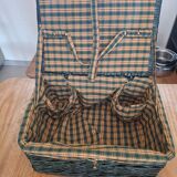 Vintage green wicker picnic basket – tartan interior