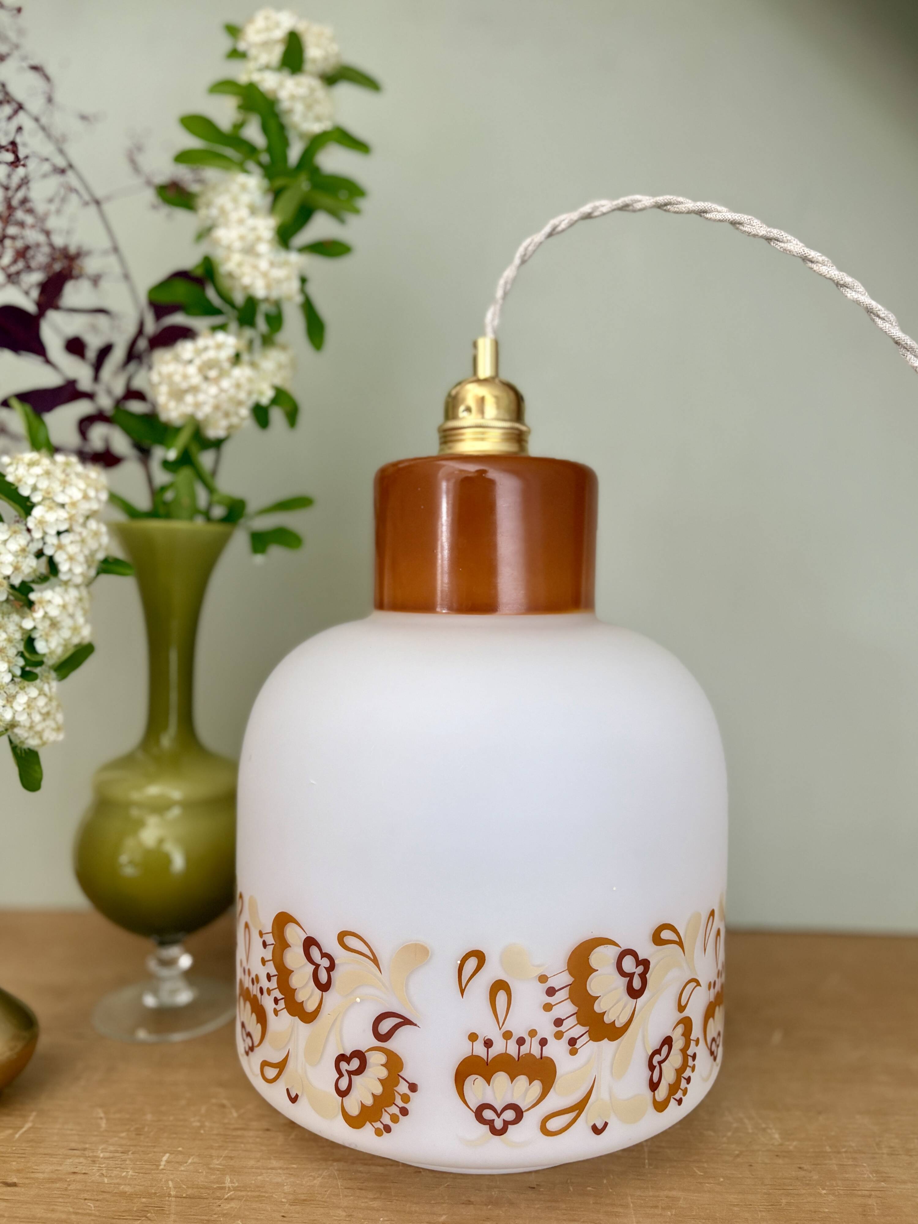 Suspension globe vintage années 70 en opaline