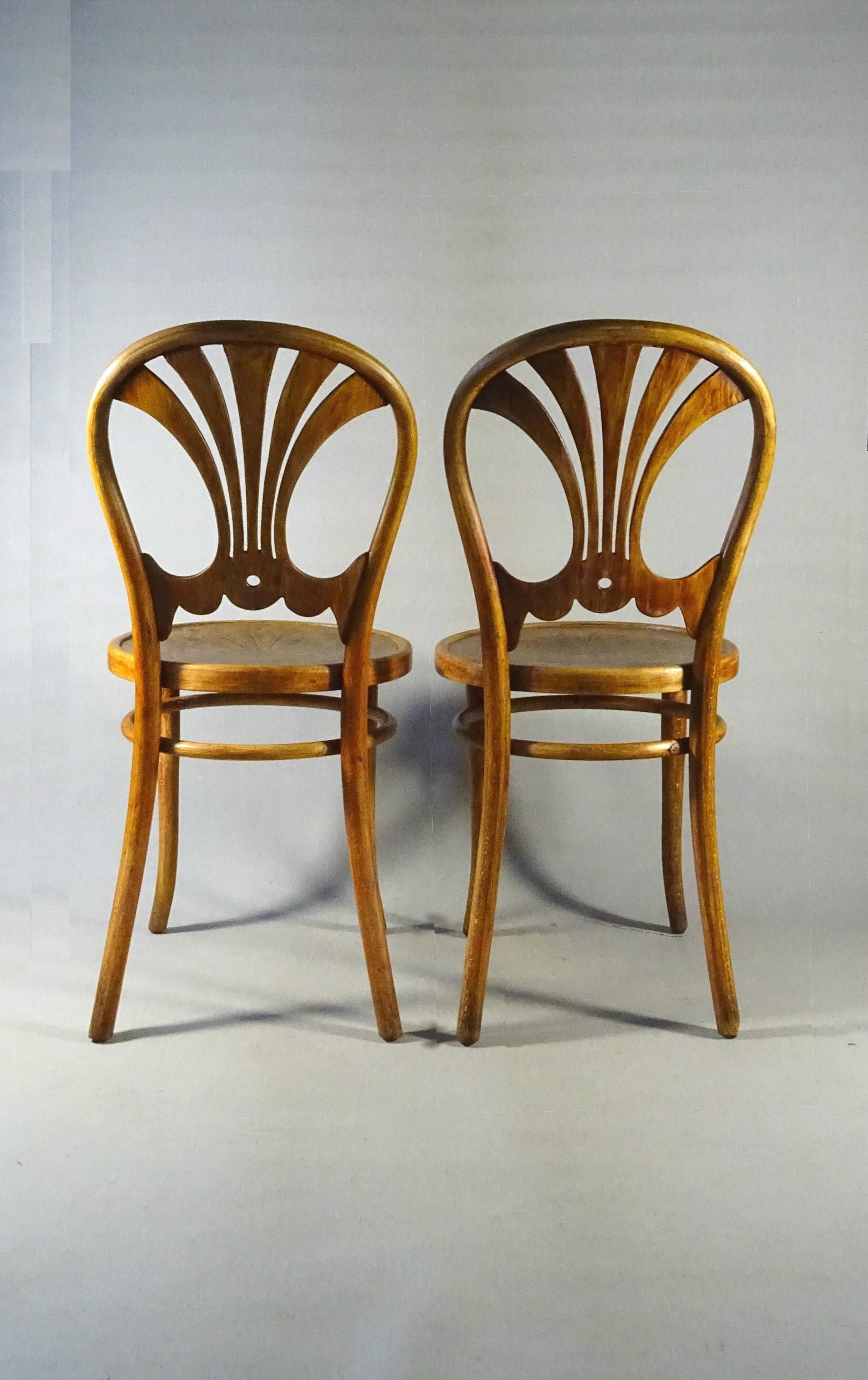 Two Thonet bistro chairs No. 322 from around 1910 - in perfect condition.