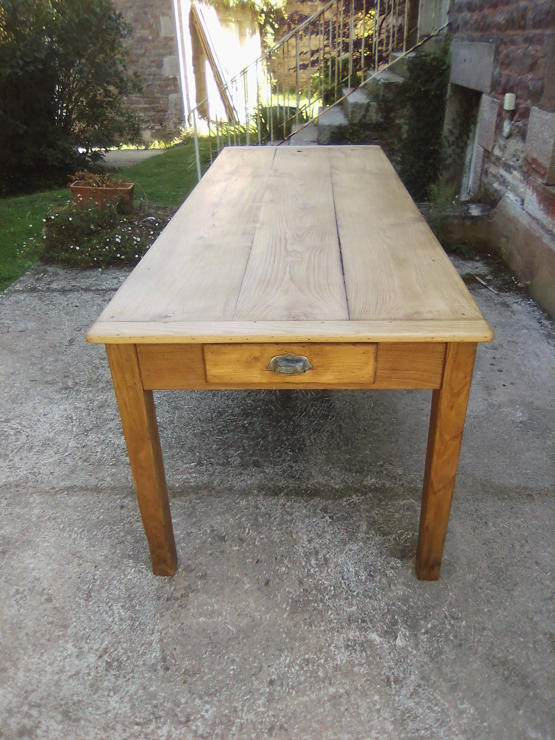 Farm table