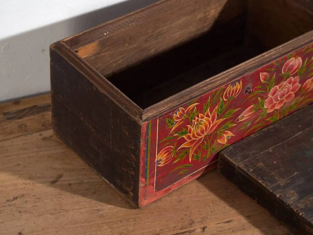 Antique box with hand-painted floral patterns (c.1900) #27