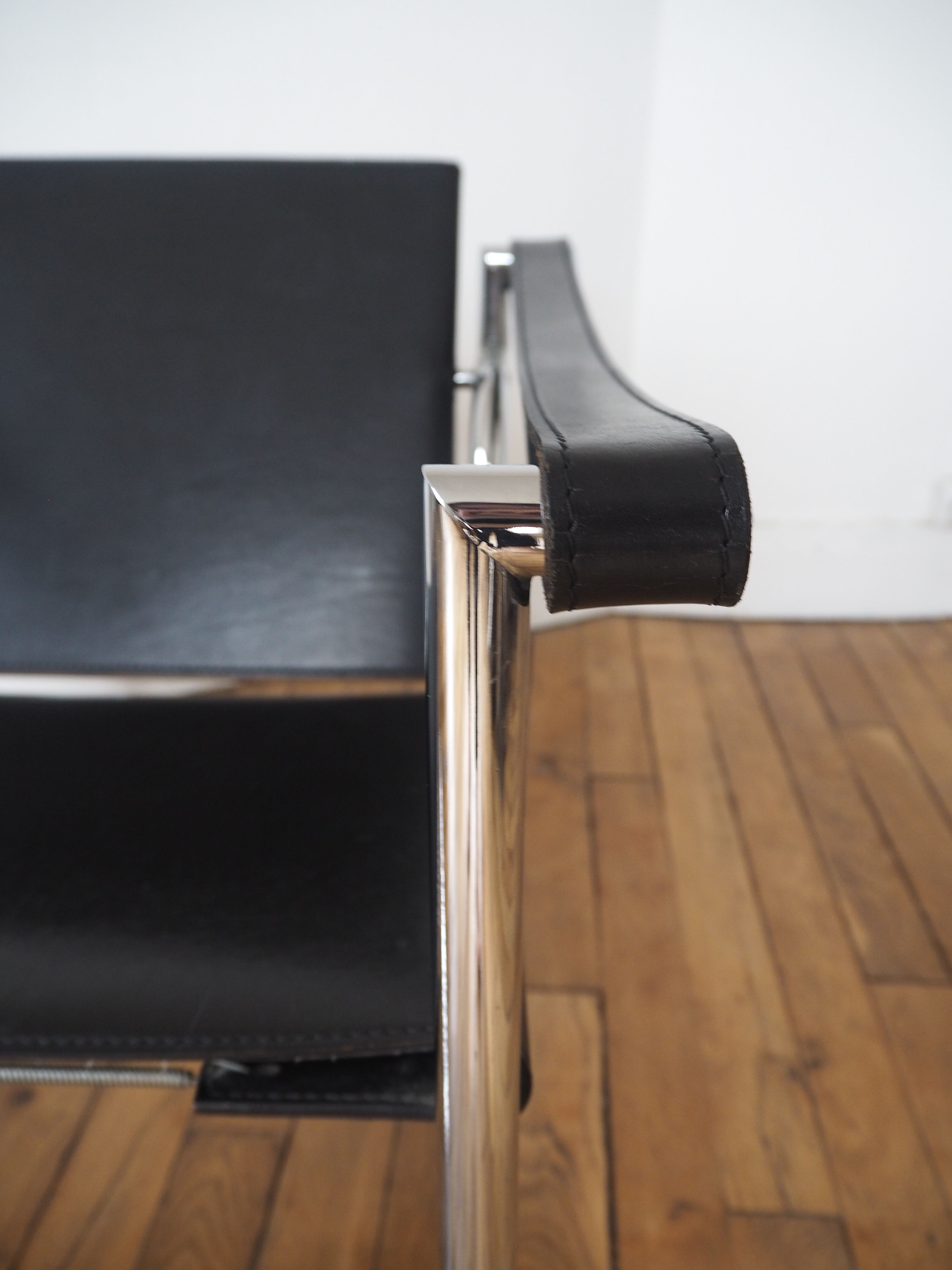 Paire de fauteuils LC1 par Le Corbusier