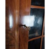 Armoire d’angle antique de l’Allemagne du Nord dans l’Empire tardif en acajou poli