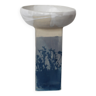 Pièce en céramique ornée en cyanotype