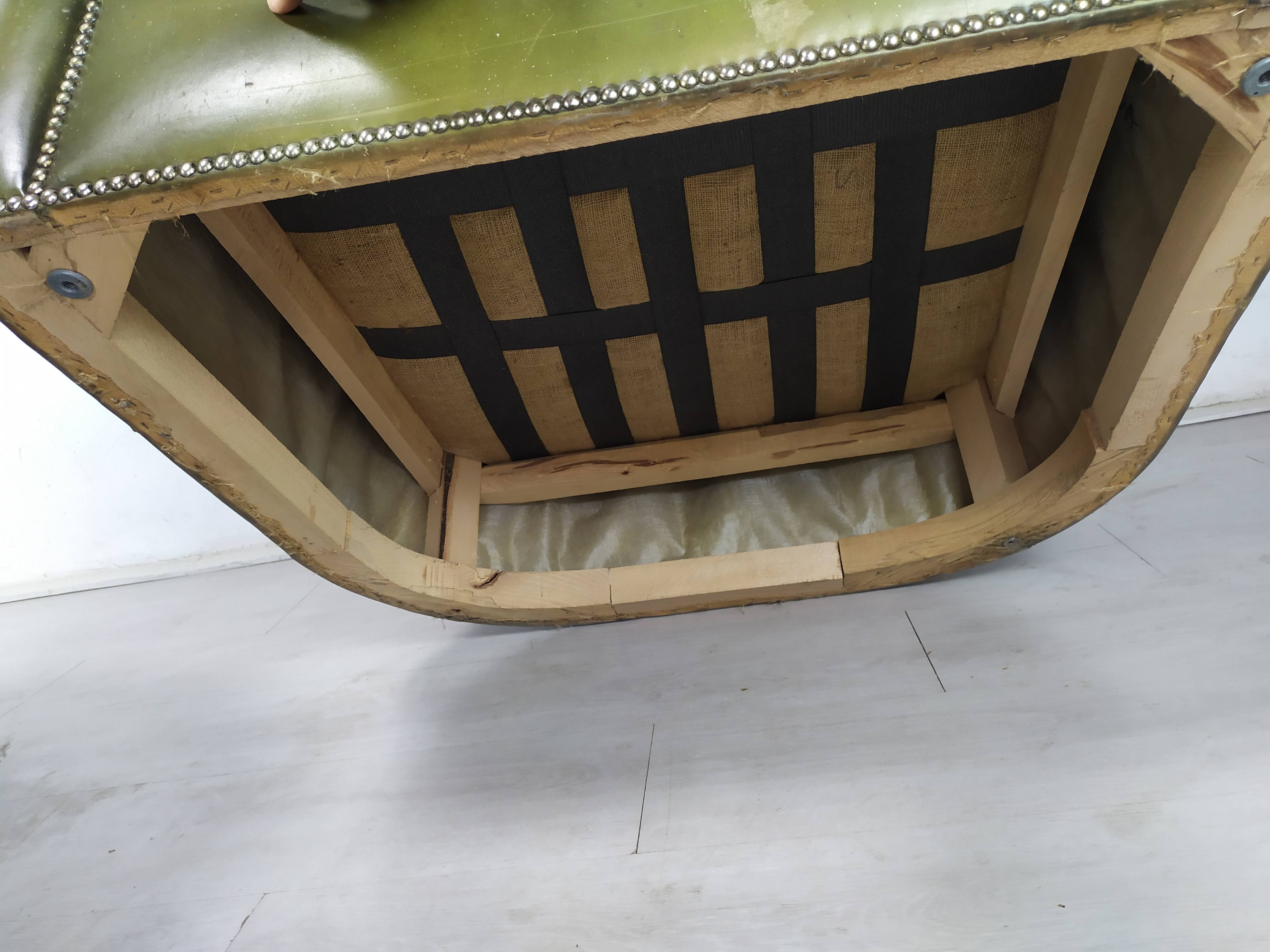 Paire de fauteuils Chesterfield cuir vert