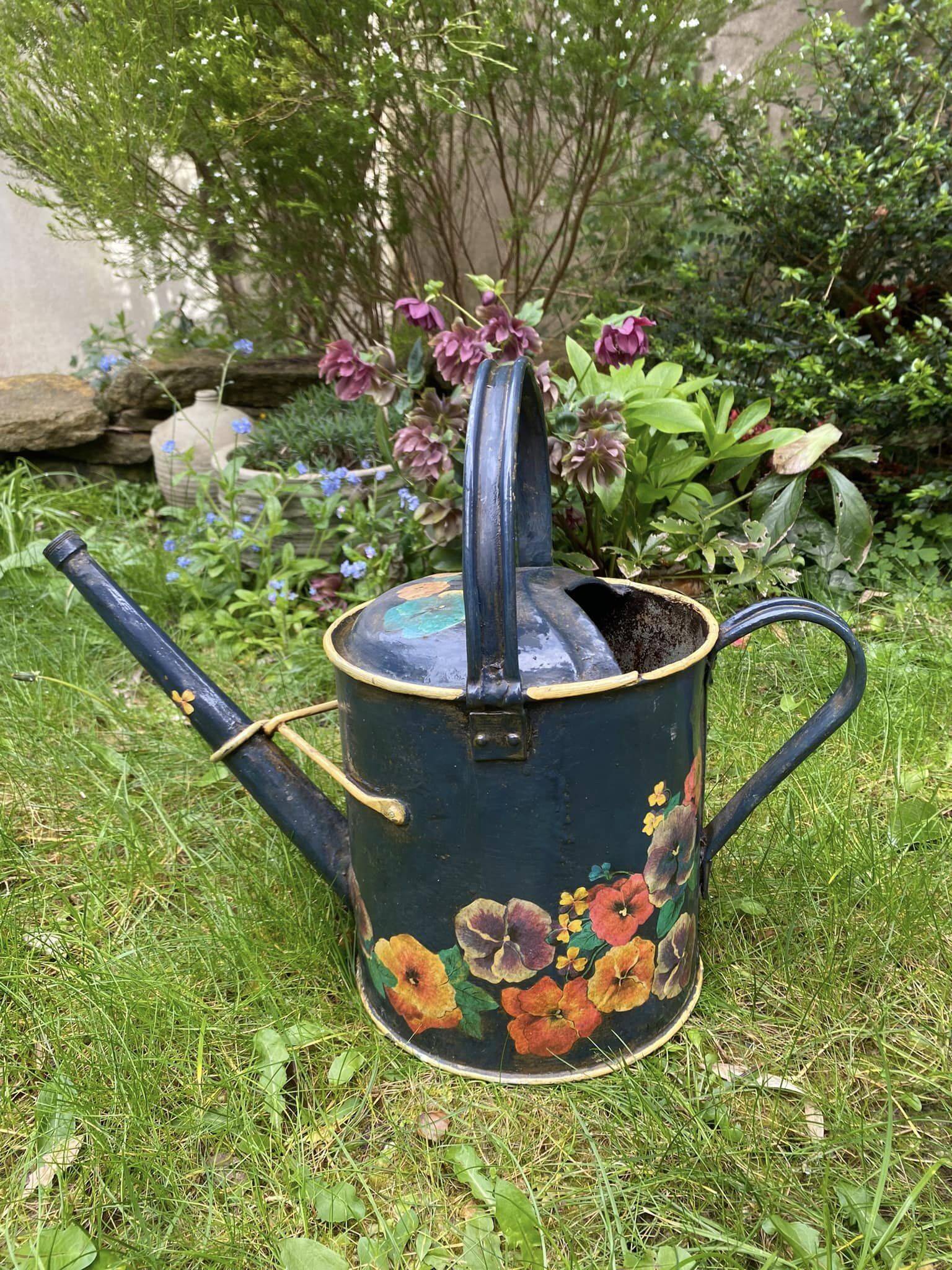 Very decorative metal watering can with “Pensées” decorations