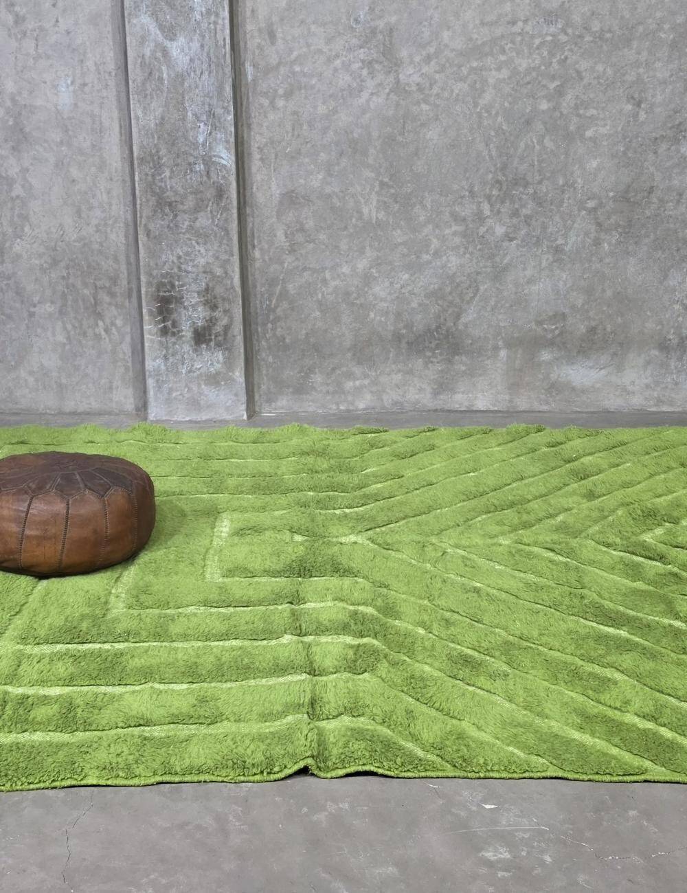 Contemporary Green Carpet - 316 x 242 cm