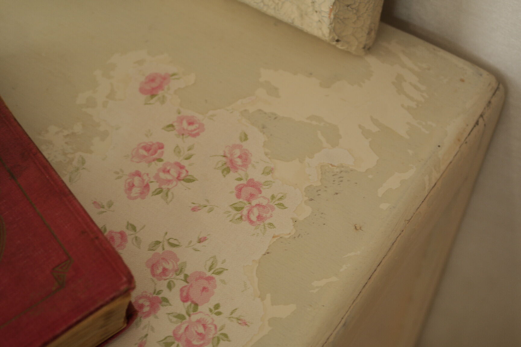 Commode art déco blanche patinée
