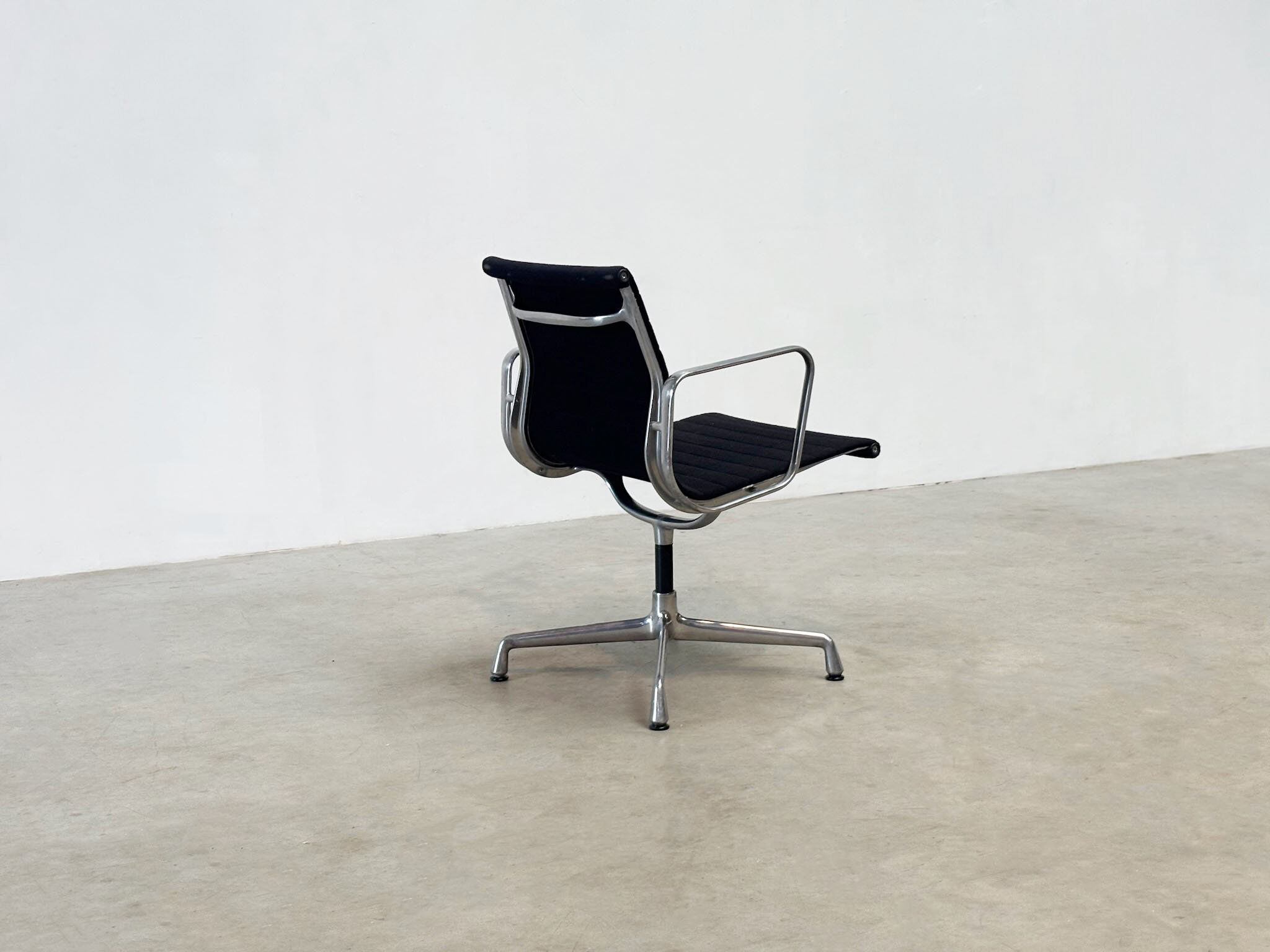 EA108 desk chair by Charles & Ray Eames for Vitra