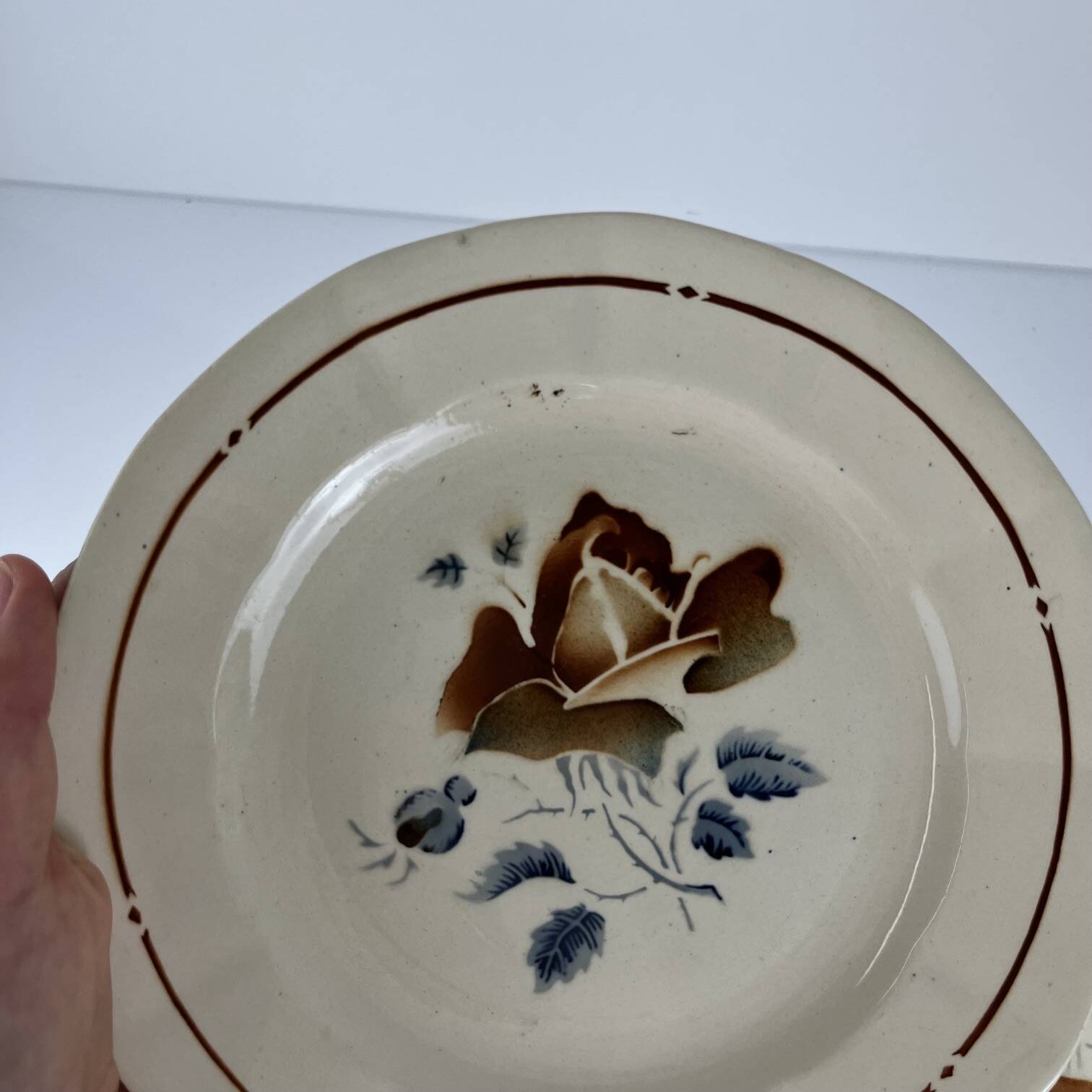 Set of 4 flat plates Sarreguemines flower pattern, first half of the 20th century.