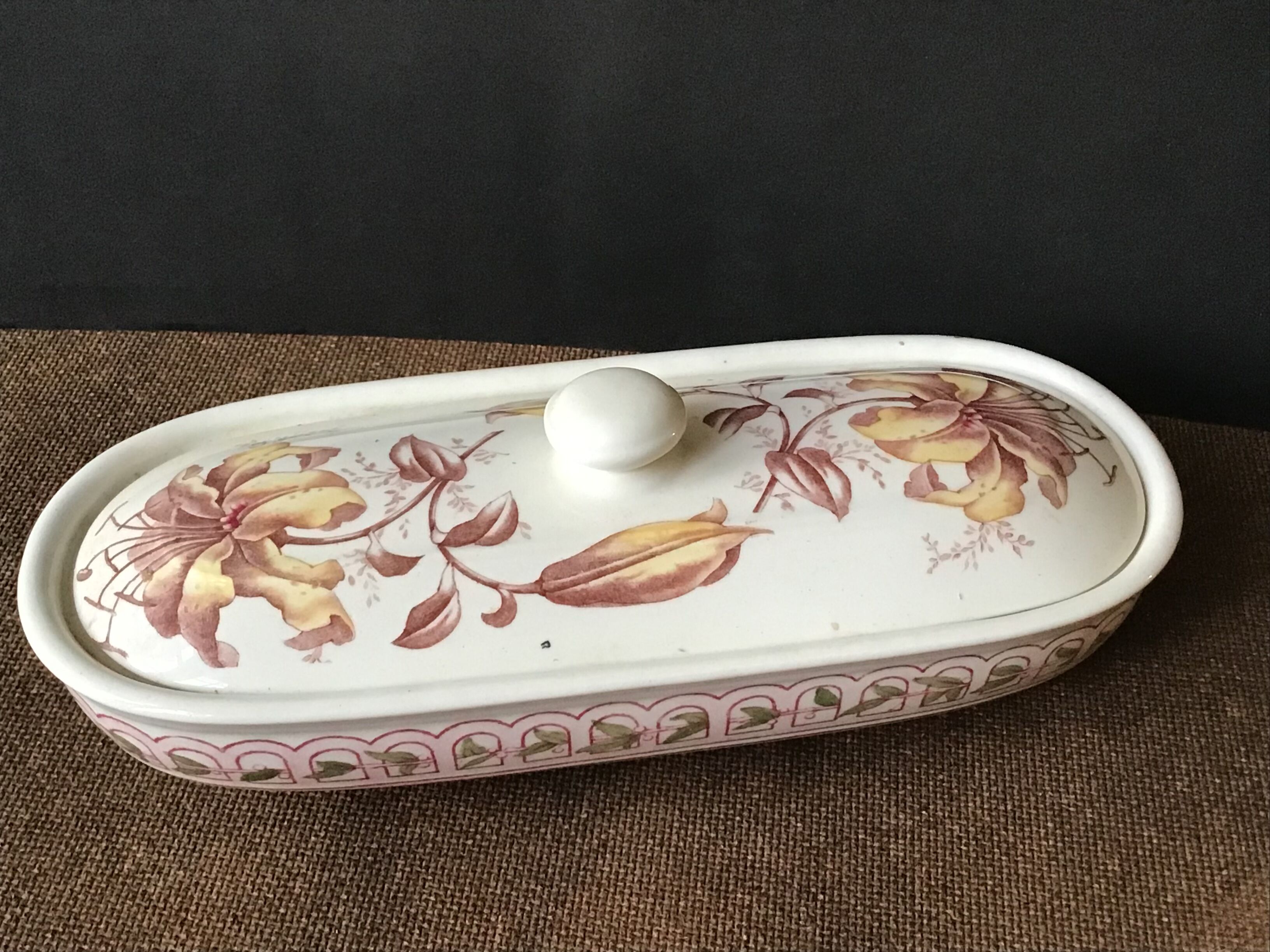 Faience brush holder