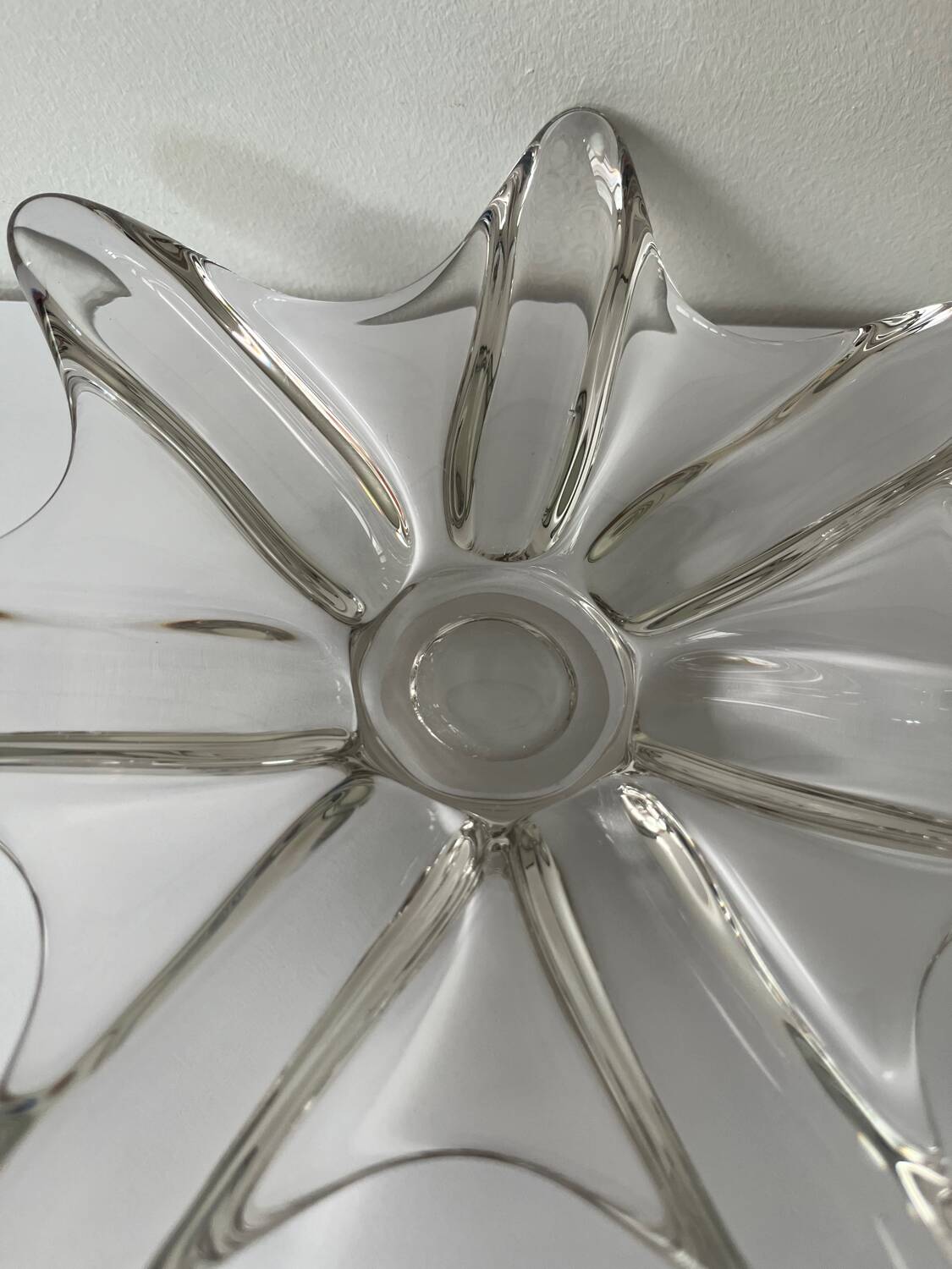 Crystal star or flower shaped empty pocket