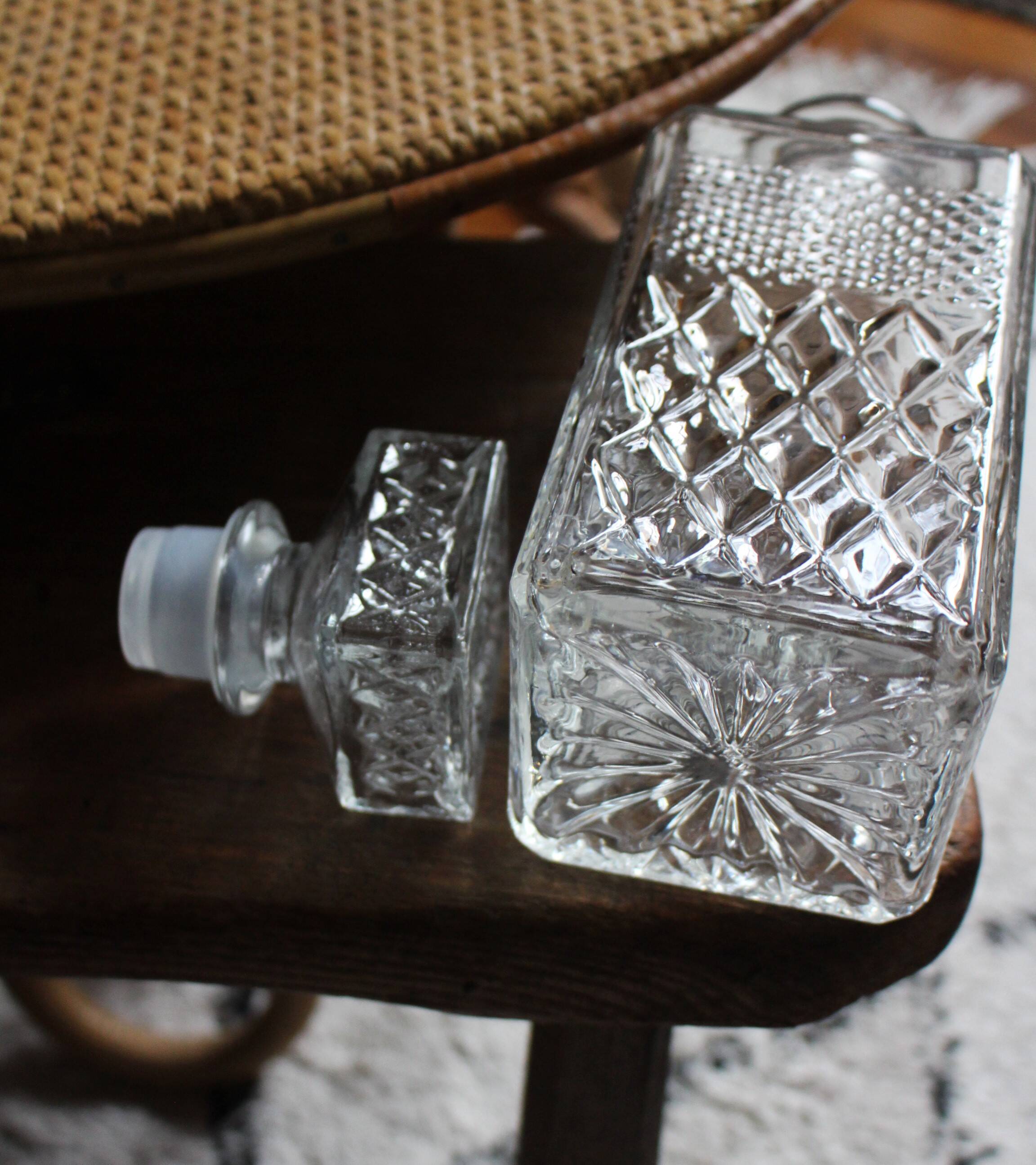 Crystal whiskey decanter square stopper