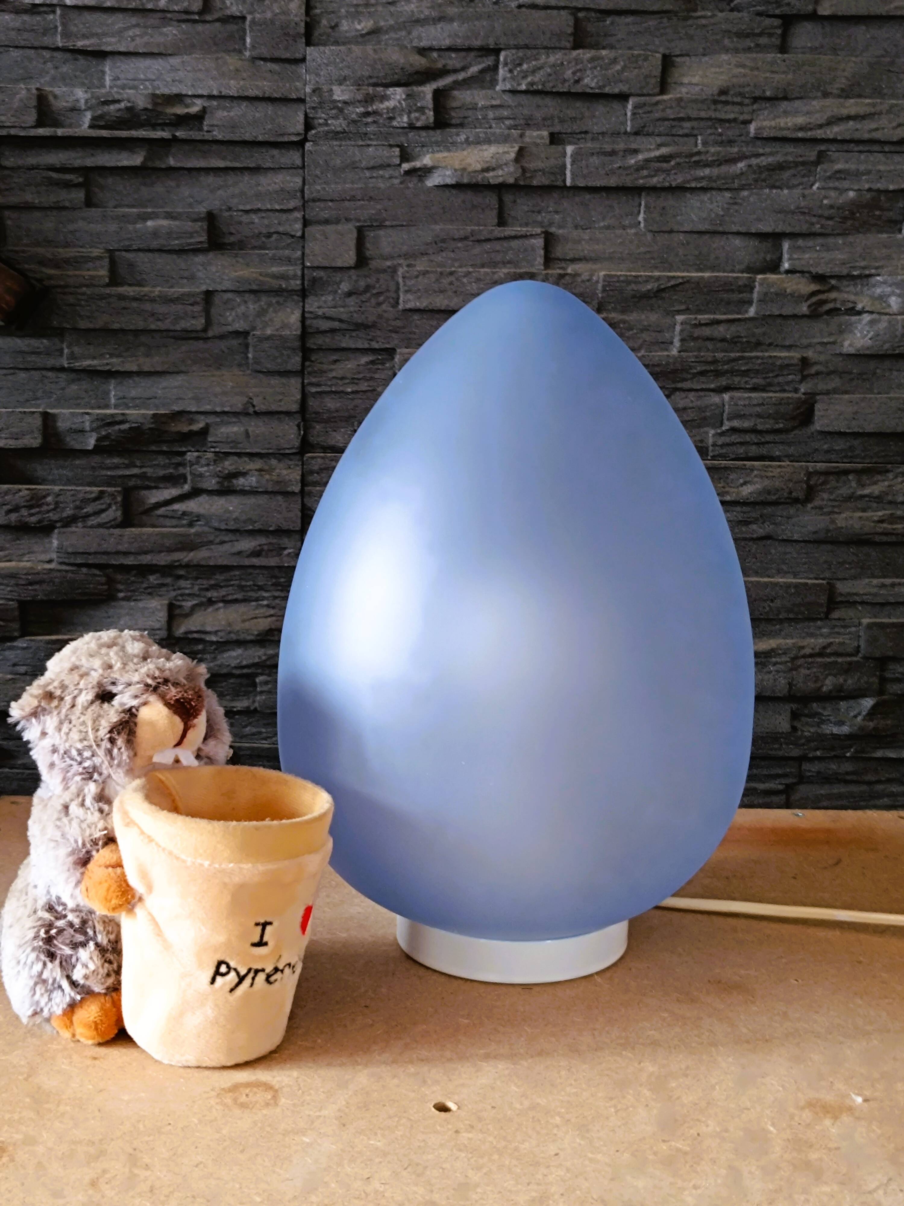 Uovo style ovoid lamp