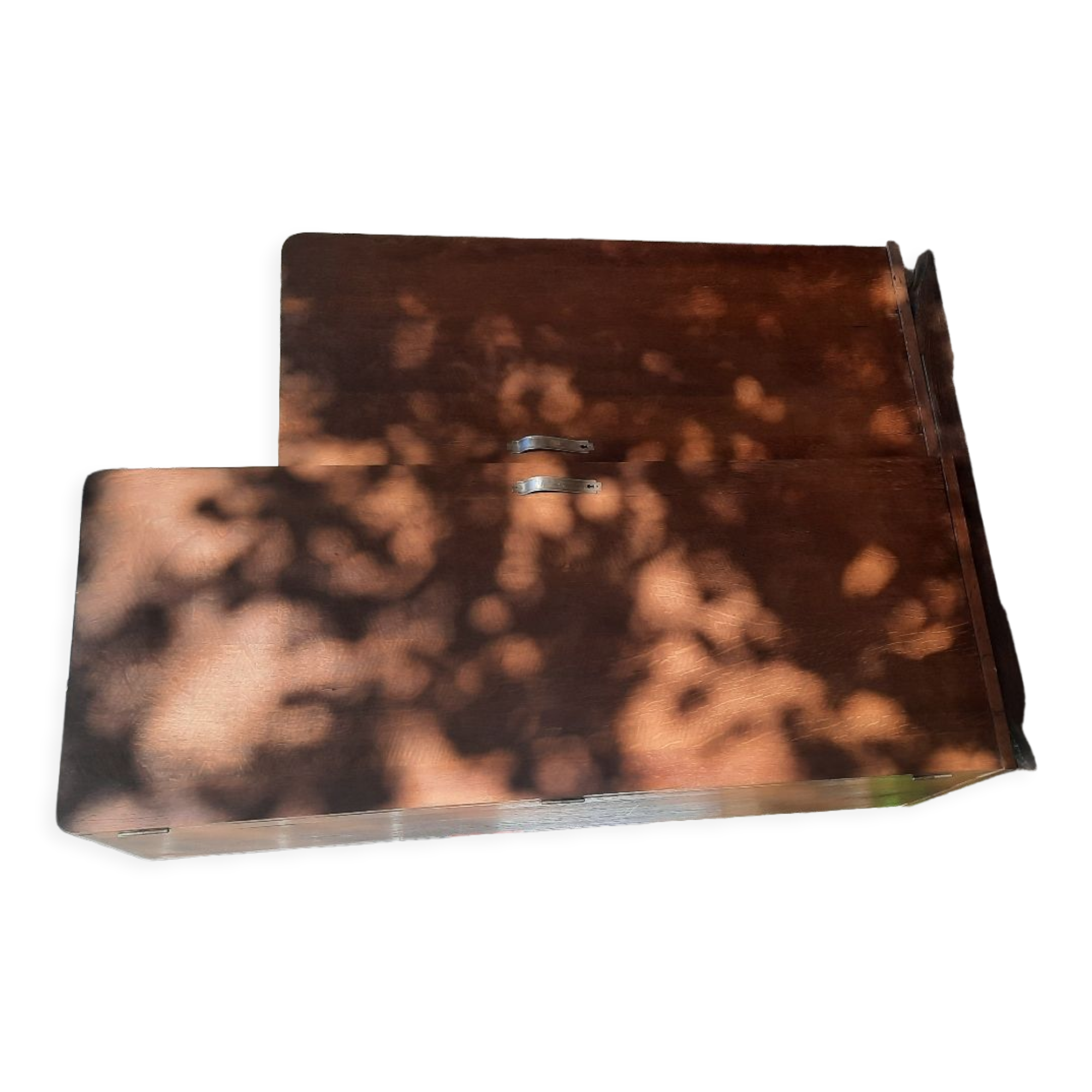 Asymmetrical cabinet