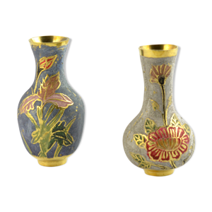 Deux vases en laiton