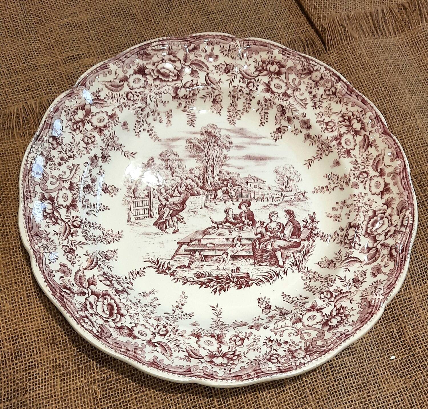 Round Lunéville dish