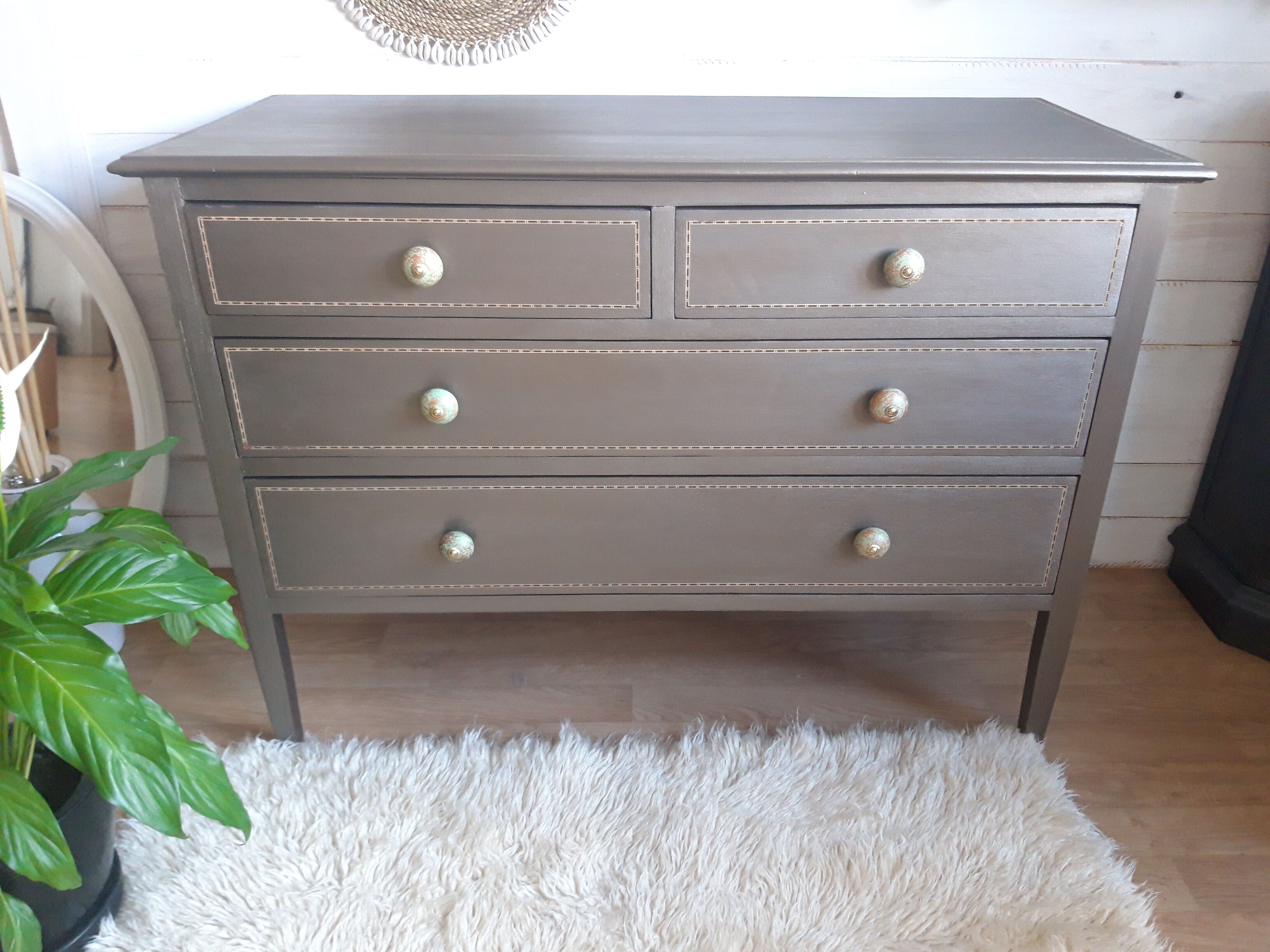 Antique chest of drawers