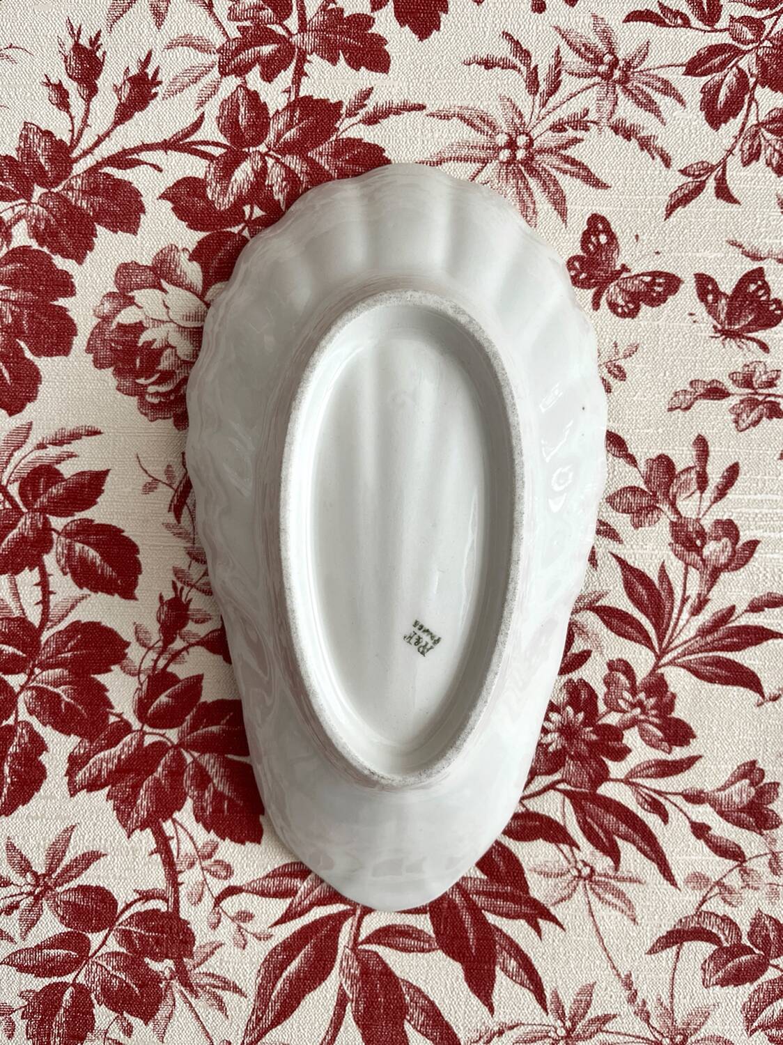 Antique porcelain shell ramekin dish (#1)