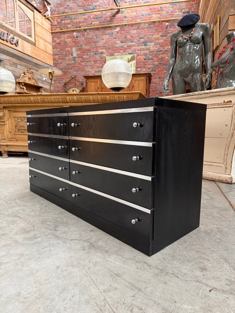 Storage unit with 8 drawers