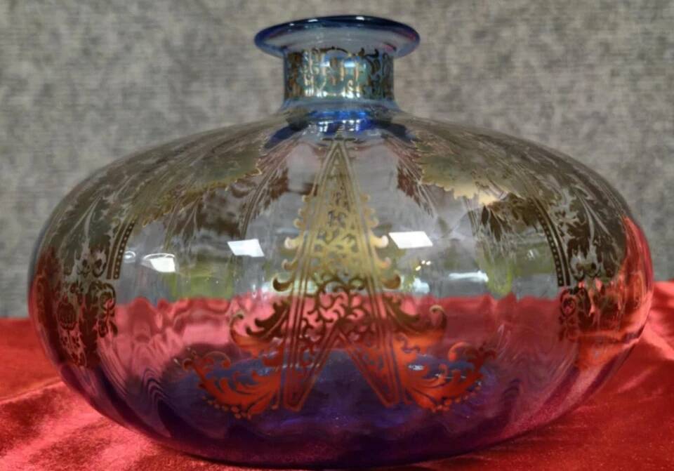 Pot-bellied crystal vase with bronze decorations, Art Nouveau period, circa 1900