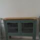 Console, buffet, vitrine peu profond sublimé en vert fumé, plateau bois.