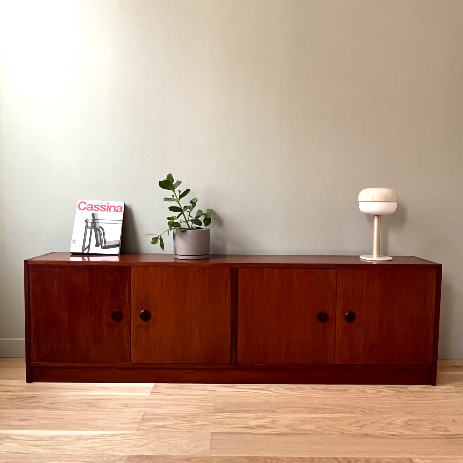 Vintage 70's sideboard with cat eyes handles