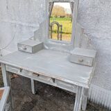 dressing table and chair