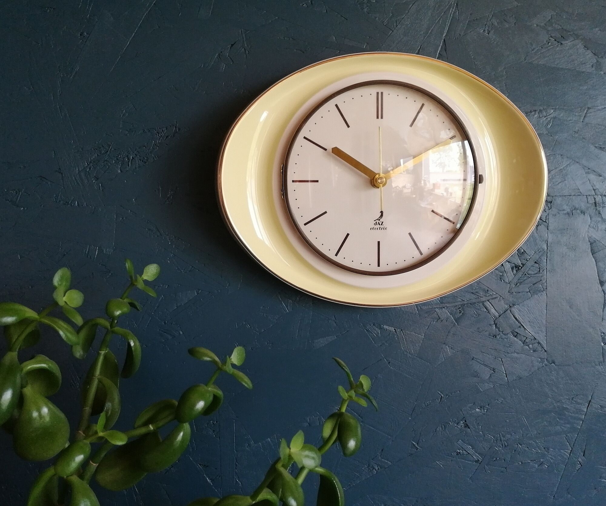 Vintage ceramic clock oval silent wall clock "Jaz yellow white gold"