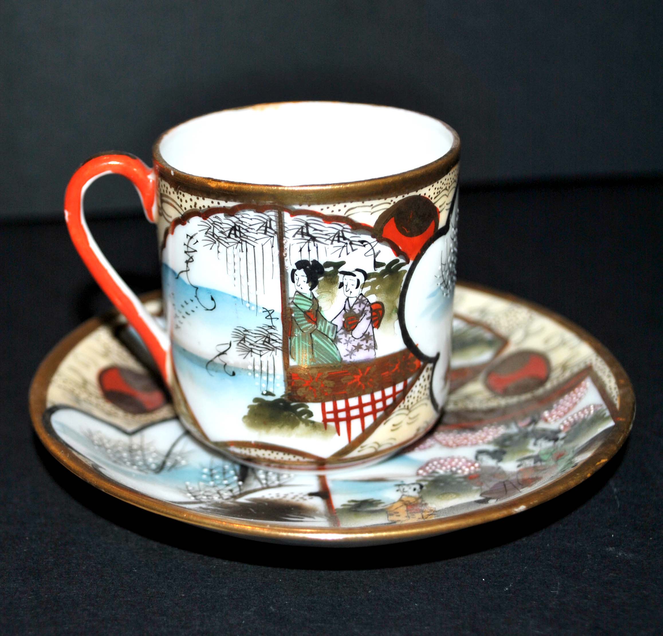 Tasse ancienne en porcelaine fine  japonaise - Décor Geisha Kimono peint main