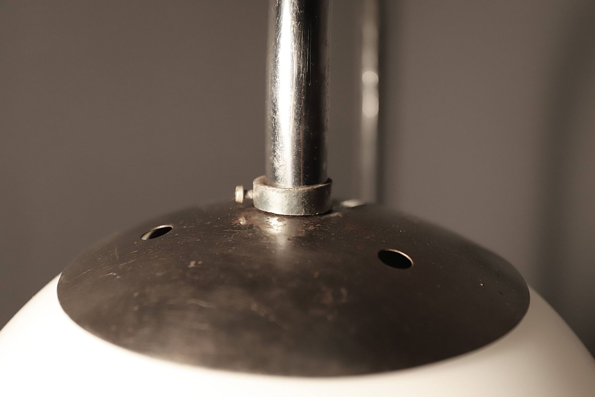 Lampe de sol chromée Bauhaus, Tchécoslovaquie, années 1930.