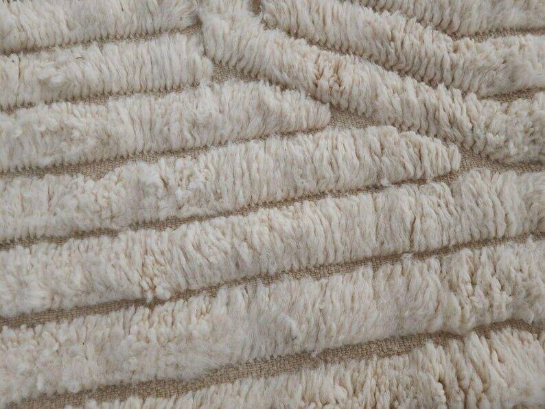 Handmade pure wool rug, size 150 x 250 cm.