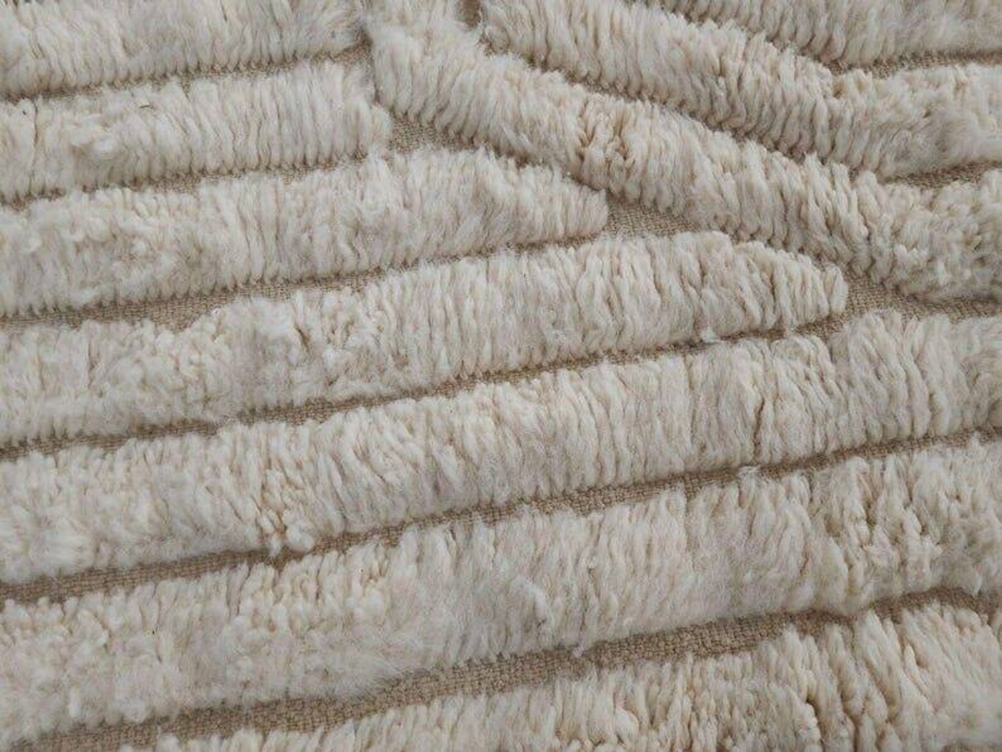 Handmade pure wool rug, size 150 x 250 cm.