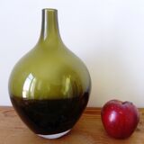 vase en verre  forme goutte  vert foncé