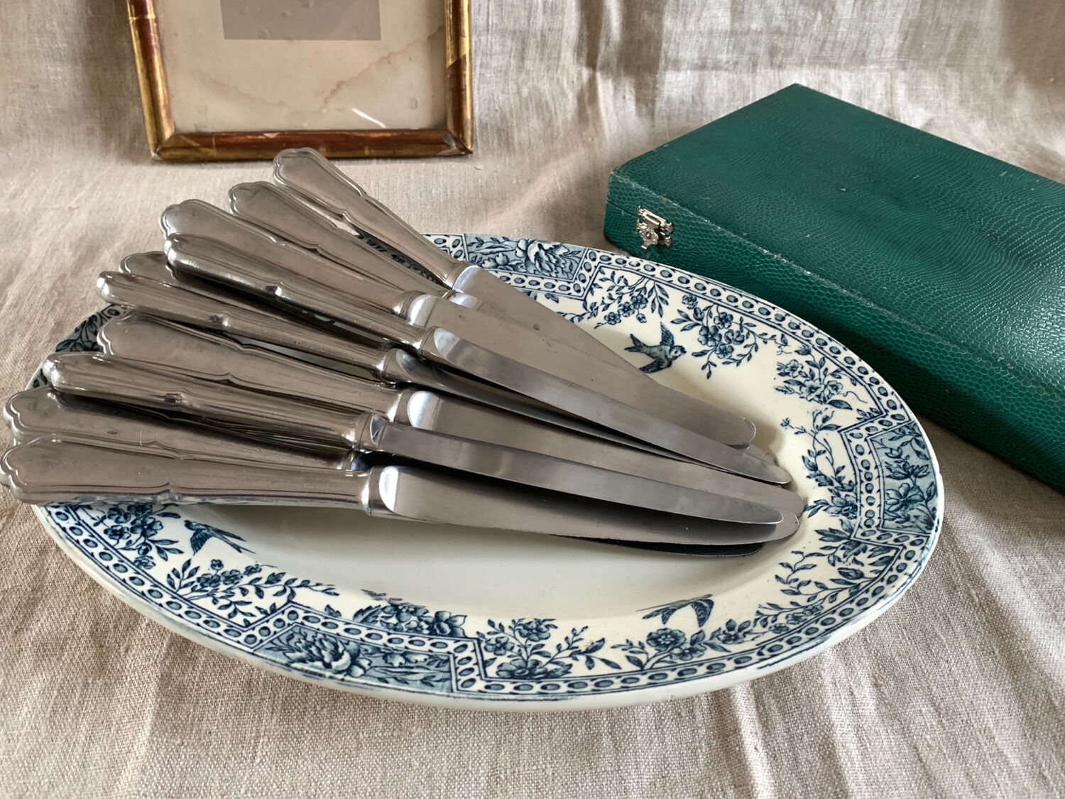12 antique knives in their box