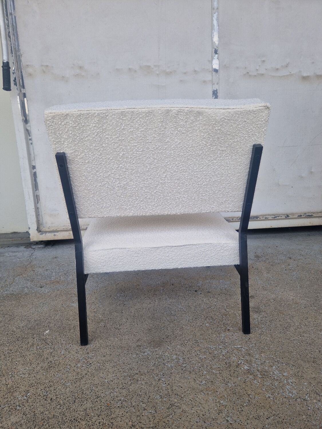 Paire de Fauteuils Fireside en métal et tissus bouclette par Pierre Guariche pour Airborne, 1960