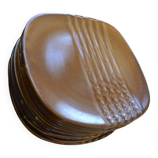 12 assiettes plates/ à asperges années 70-80