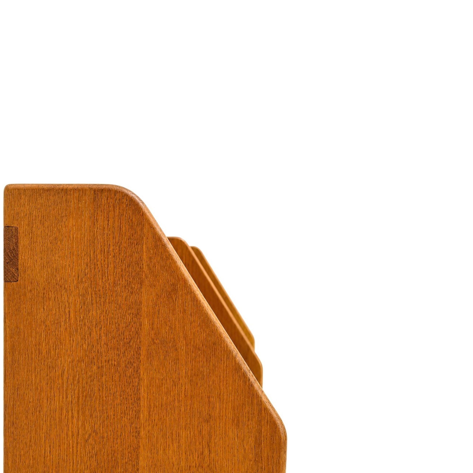 Oak shelf model RY21 by Hans J. Wegner