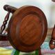 Paire de tabourets bas tripodes vintages en bois tourné